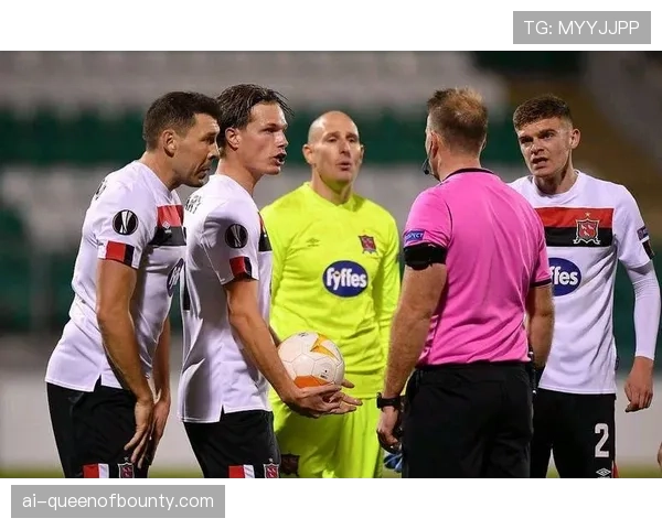 争议瞬间：VAR复核后取消皇家贝蒂斯进球，理由为进攻球员越位位置干扰。