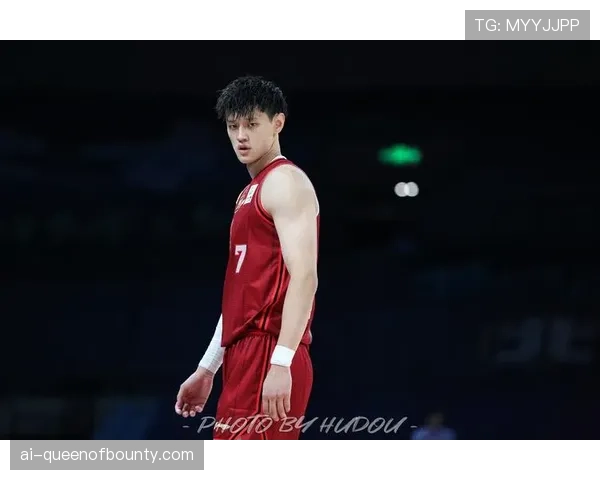 【2026年4月CBA联赛·人物·专访新任中国男篮主帅观看总决赛，表示考察了多名球员状态